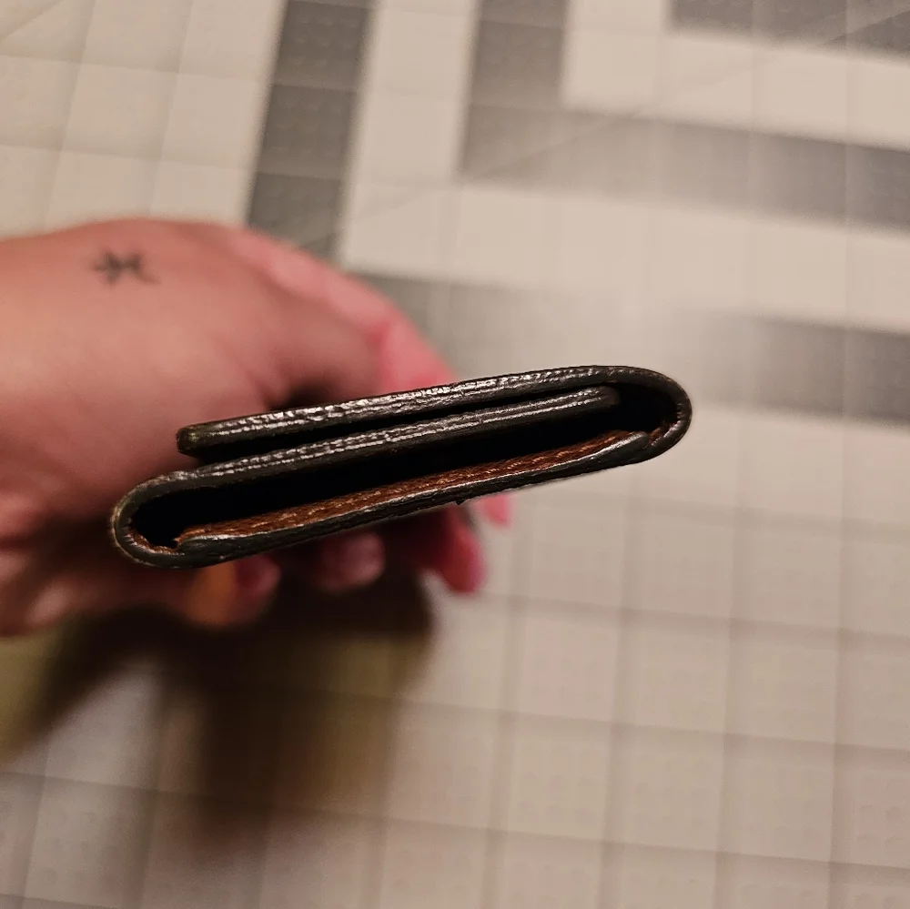 Louis Vuitton Vintage Monogram 4-key Wallet - Picture 4 of 10